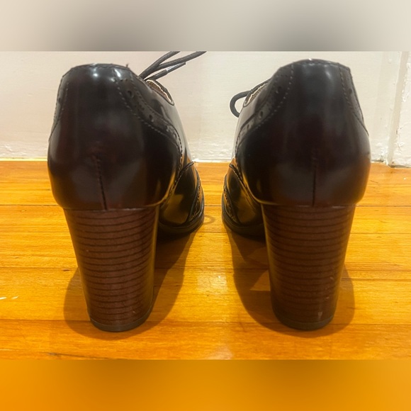 CLARK'S Artisan Dark Burgundy Leather Chunky Heel Pump Booties Size 6 1/2 - Picture 4 of 9